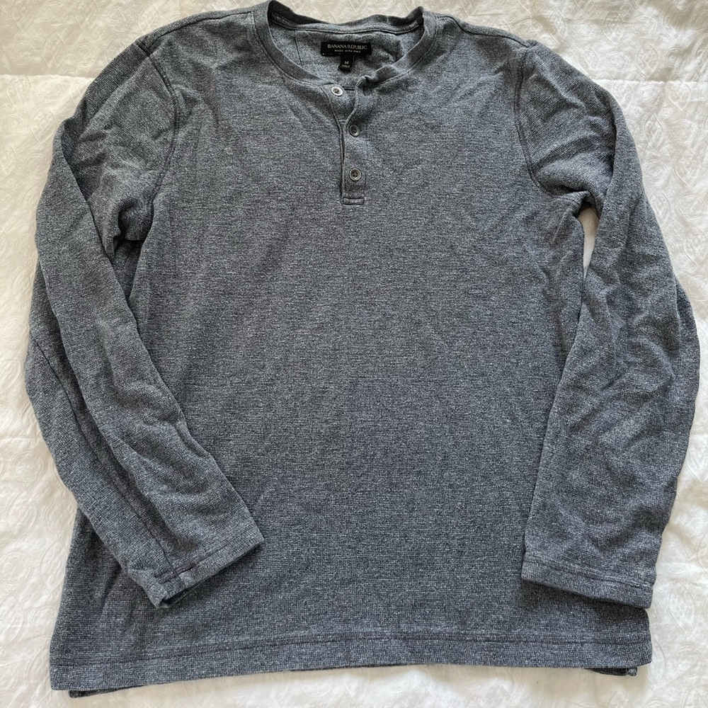 Banana Republic Men's Gray Henley Shirt
